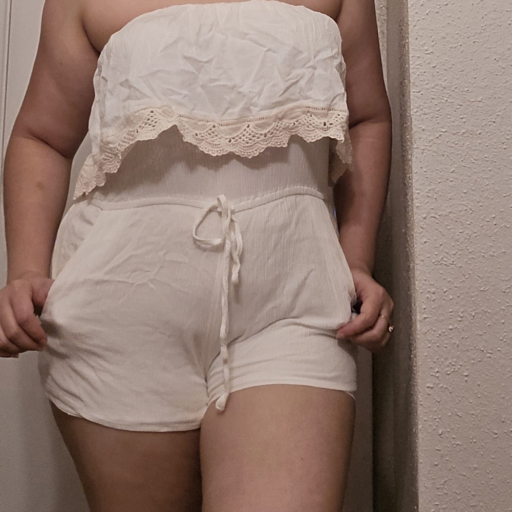 Forever 21 White Jumpsuit Chic and Versatile - Picture 2 of 4